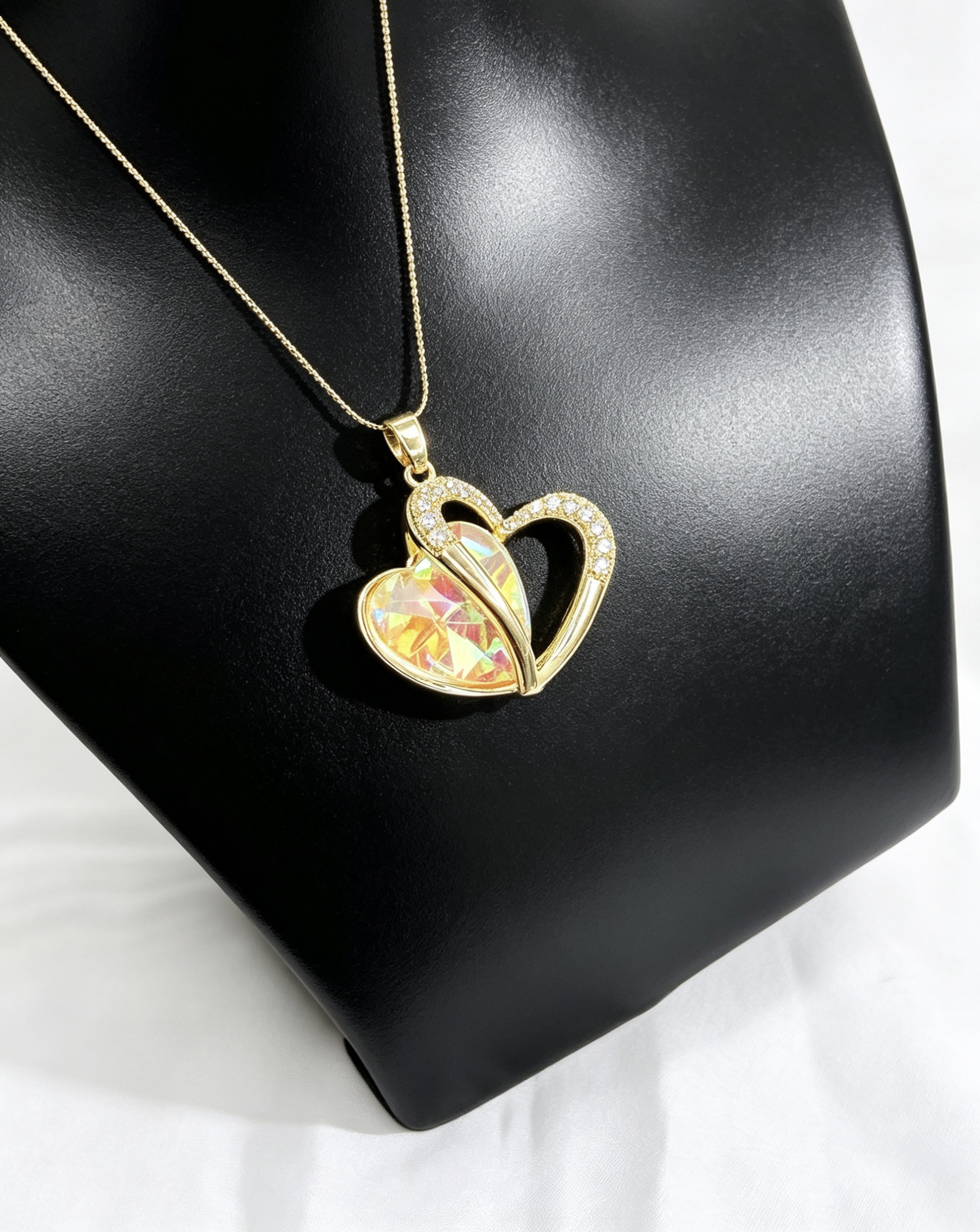 Love pendant detail view 2