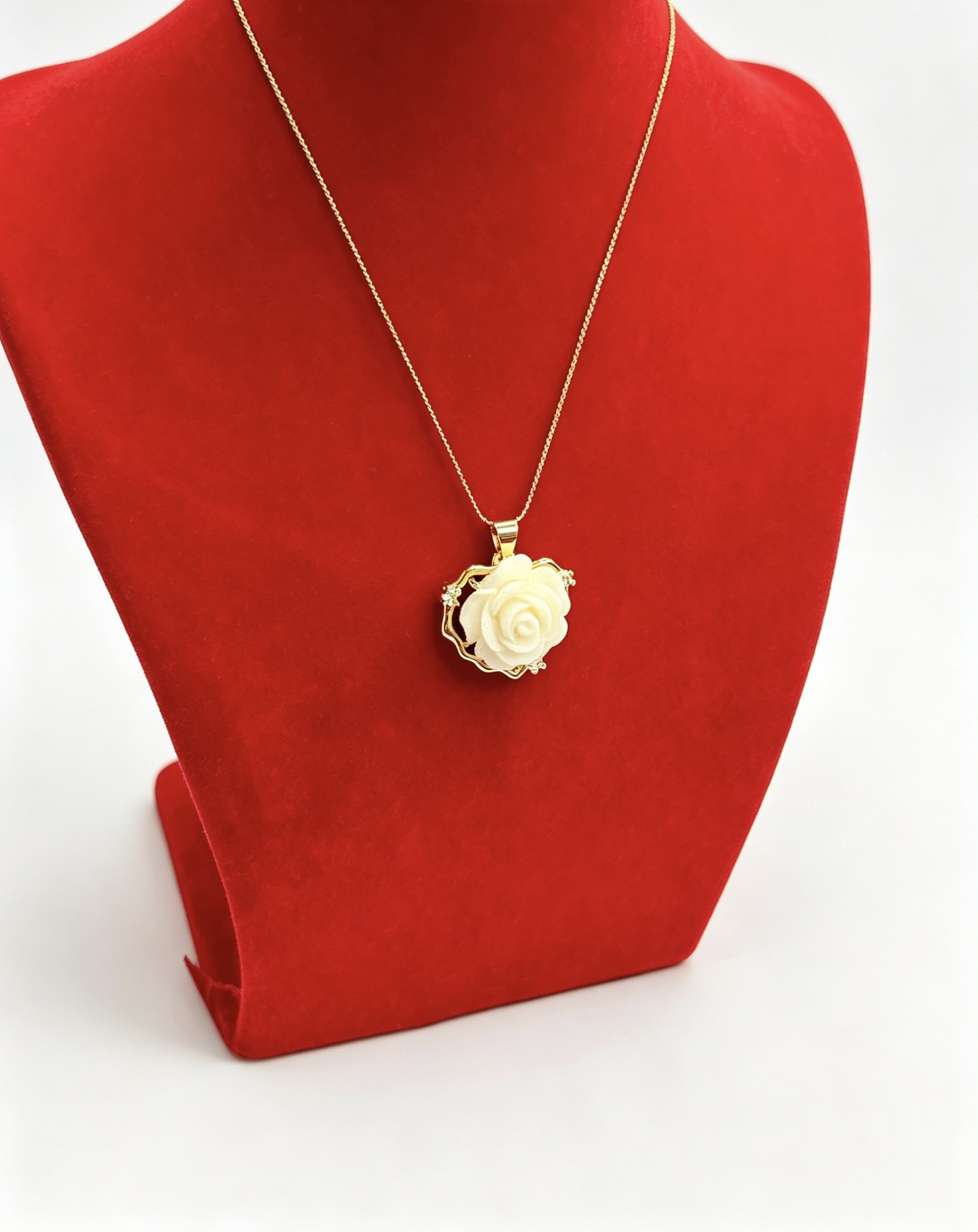 Rose pendant detail view 5